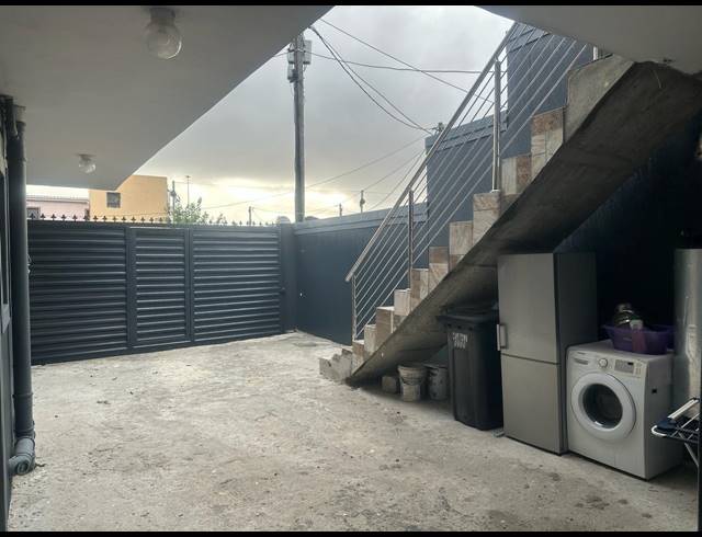 8 BEDROOM FREEHOLD FOR SALE IN MANDELA PARK